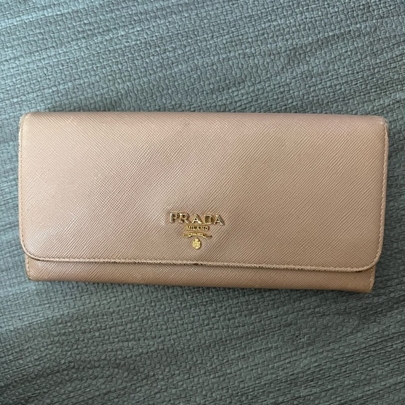 Prada wallet - Picture 1 of 9